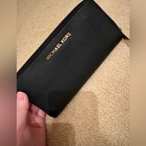 Michael Kors Saffiano Leather Wallet - Black/Gold